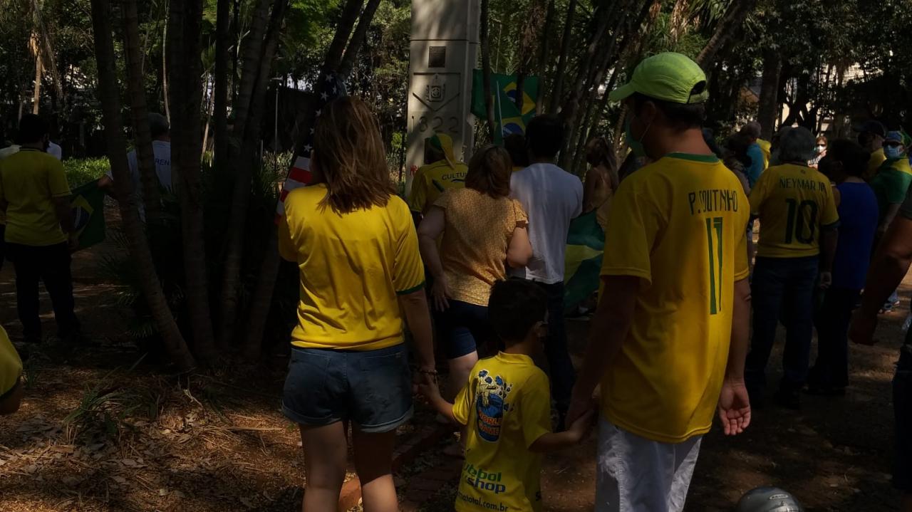 Foto 24 de 31 — Manifestantes fazem ato pró-Bolsonaro na Praça da Independência; veja imagens